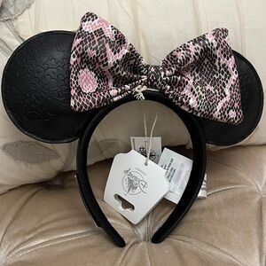 NWT Loungefly Disney Parks Animal Kingdom Pink Safari Minnie Mouse Ears